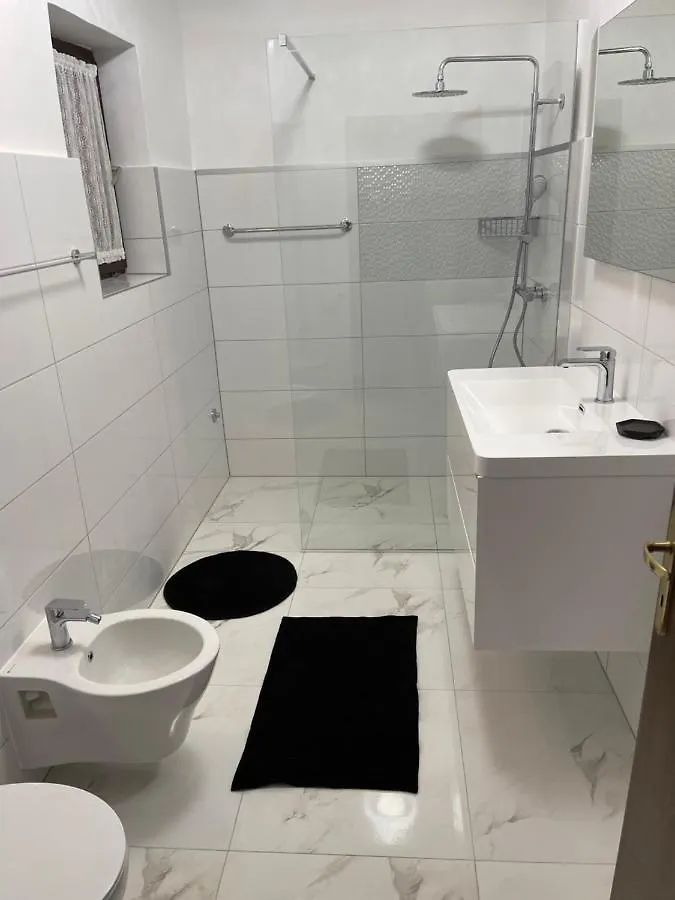 דירות Darko Petrovic Apartman מאלינסקה
